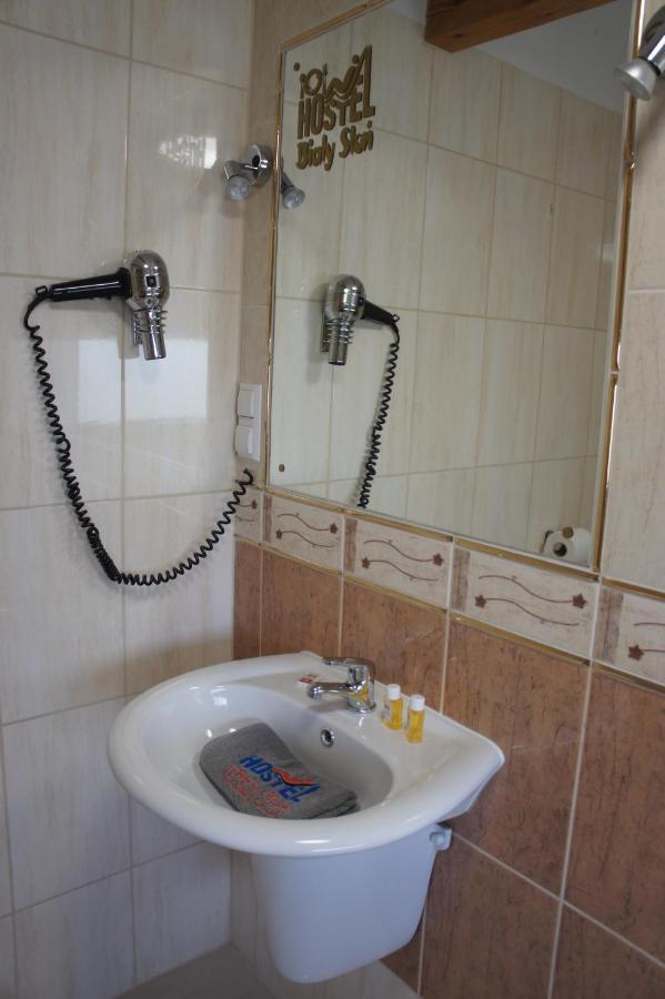 Bialy Slon Delux Hostel Gdynia Buitenkant foto