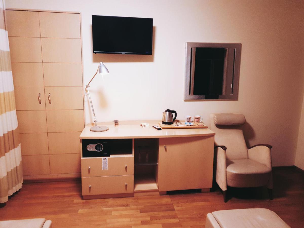 Bialy Slon Delux Hostel Gdynia Buitenkant foto