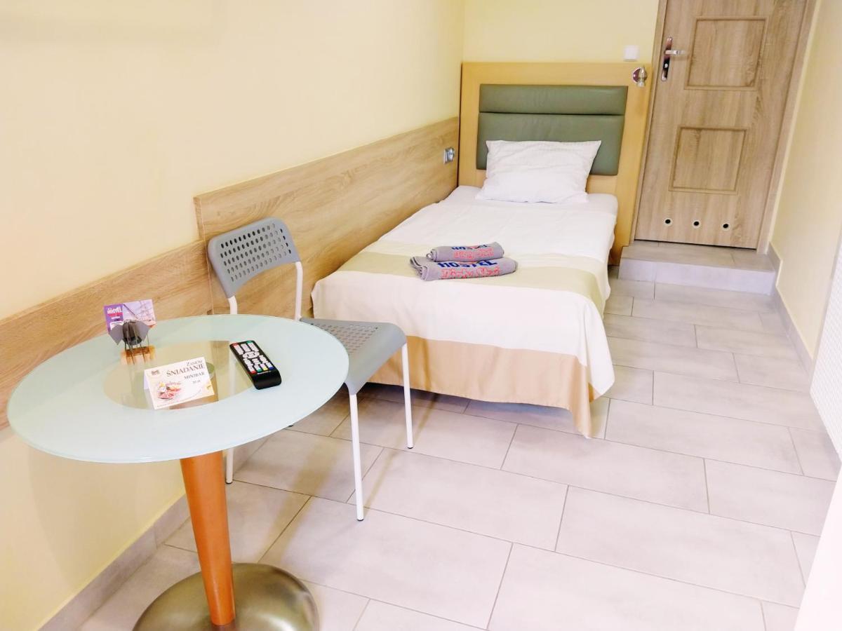 Bialy Slon Delux Hostel Gdynia Buitenkant foto