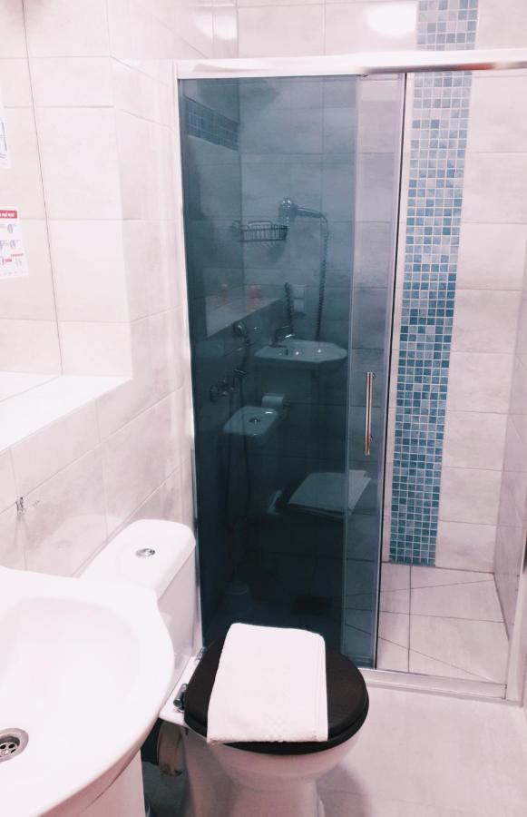 Bialy Slon Delux Hostel Gdynia Buitenkant foto