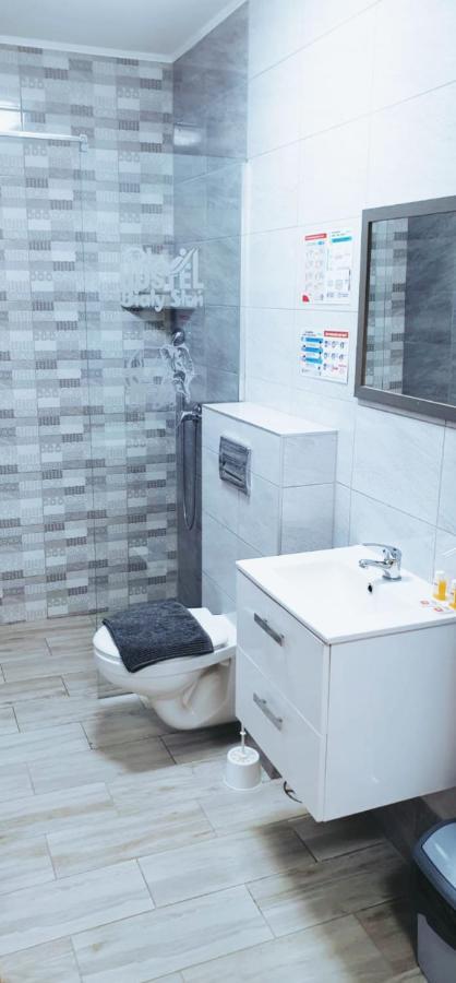 Bialy Slon Delux Hostel Gdynia Buitenkant foto